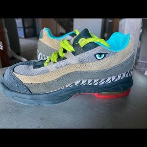 Toddler Nike Dinosaur shoes size 9